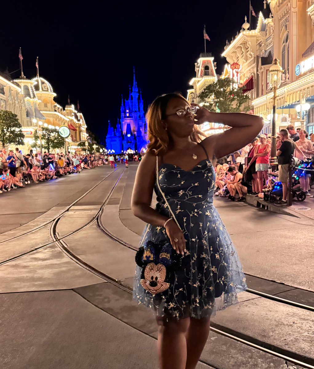 hecallsmePP's tweet image. Didn’t get to edit these yet but my pics from the debut day of Disney starlight made me feel so magical