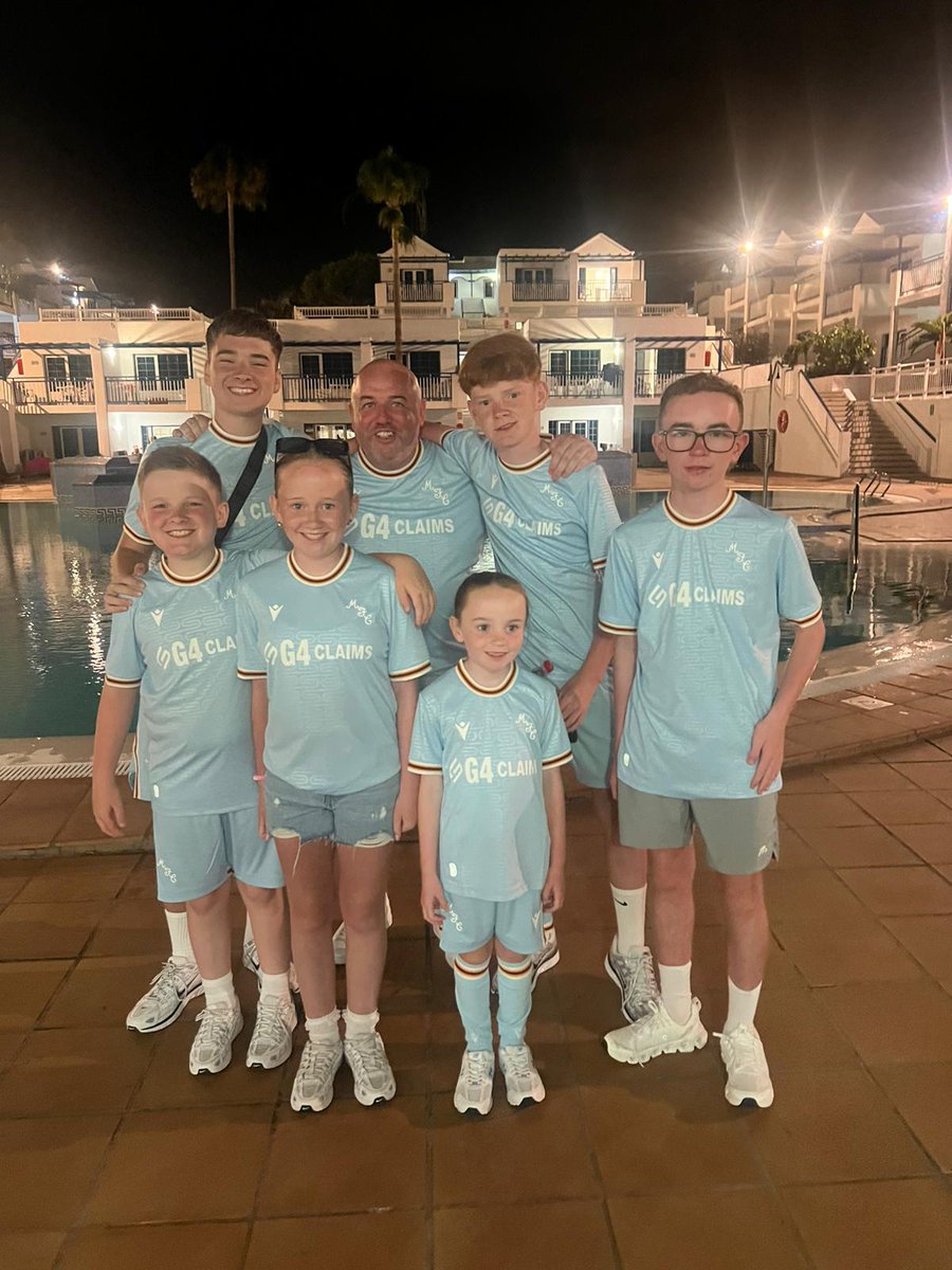 Well fans in Lanzarote tonight, Mon the Well, is there a nicer kit about than this #motherwellfc #Lanzarote