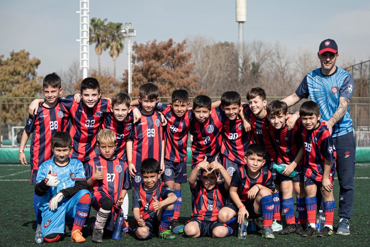 SanLorenzo's tweet image. Los chicos de la Escuela de Fútbol de San Lorenzo con sede en Moreno disfrutaron dos jornadas inolvidables en Ciudad Deportiva. Compitieron ayer y hoy en la San Lorenzo Cup que reunió a distintos clubes del AMBA y del Interior del país.
La Escuela de Fútbol de Moreno es una de…