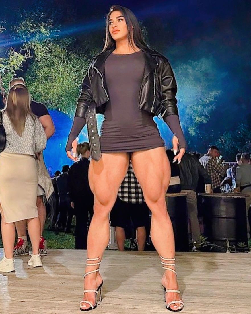 femalebodybuil6's tweet image. Tina Lockwood - Lockwood flexing her HUGE muscles : tinyurl.com/2n6z9fda 👈😍