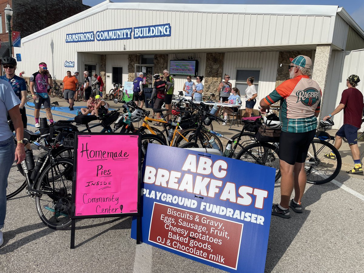 HorsleyScott's tweet image. Some fabulous homemade rhubarb pie in Armstrong. When we asked who baked it, the answer was, “it was a community effort.”