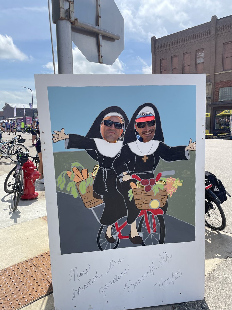 HorsleyScott's tweet image. Our Des Moines Register alumni friends, Kyle Munson (left) and Brian Powers