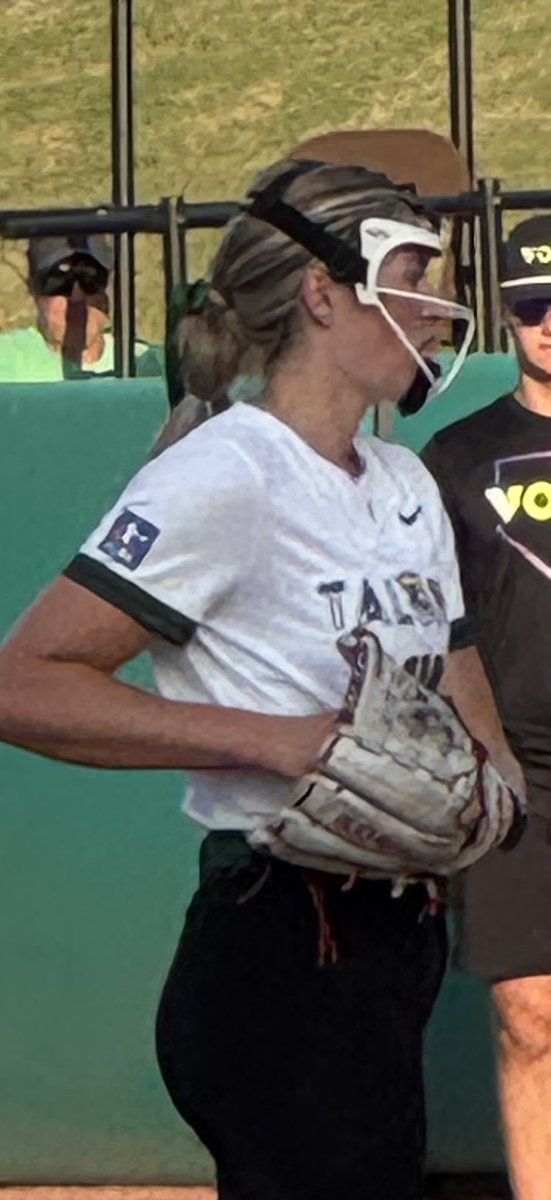 Greg_Byrne's tweet image. Great to have @MontanaFouts back in Tuscaloosa!
#GoTalons #RollTide 🥎