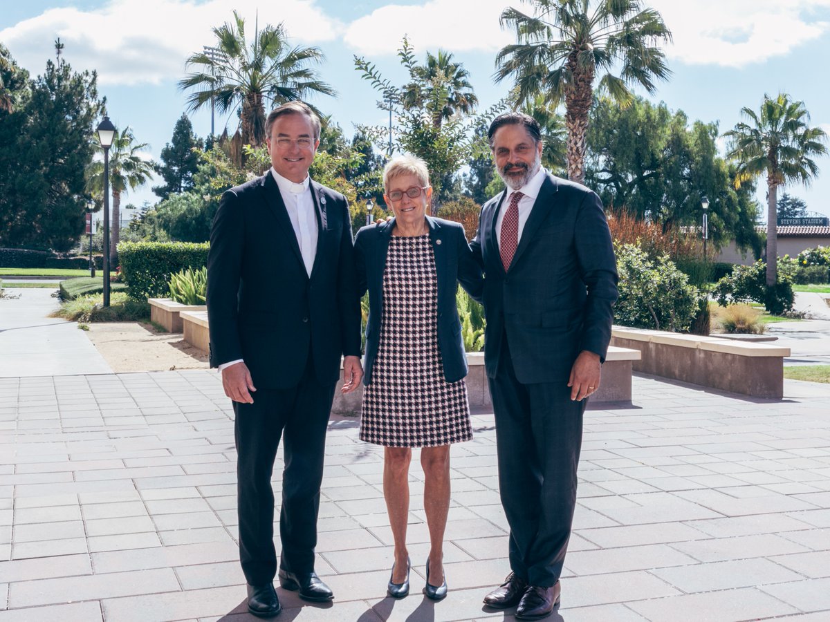 PresHendrickson's tweet image. I wanted to share one more photo from my time at @SantaClaraUniv this week in support of AJCU alumni and friends. I look forward to the next opportunity to share thoughts and insights with fellow presidents like Dr. Sullivan and Dr. Peñalver. #JesuitEducated