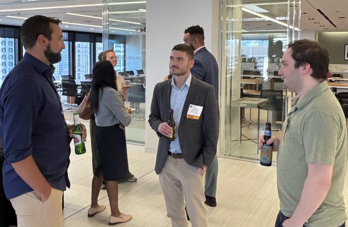 pili_ed's tweet photo. It was a great time bringing together @PILI_Tweets Young Professionals Board &amp; Alumni Network Leadership Council for a joint meeting and reception. Thanks to @lathamwatkins for hosting us this afternoon and for its support of PILI! https://t.co/T8v0KYhv4c