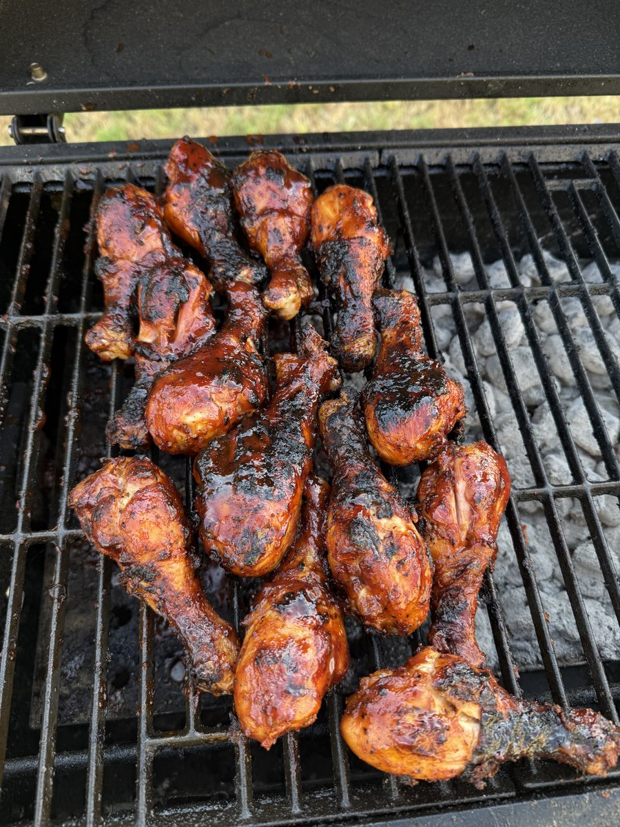 We’re changing it up tonight boys! Decided to do drumsticks. Forgot how much more work it is to turn and sauce all these though