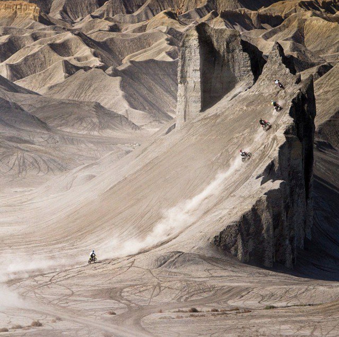 QDrop2450's tweet image. Knife's Edge bentonite clay feature in Caineville Swing Arm City in Utah
Wow! 😲
~Meltology~🫠