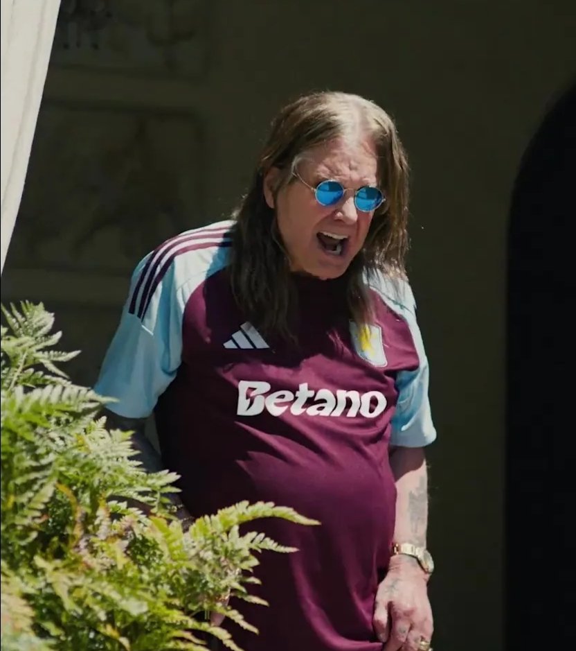 R.I.P Ozzy 💜💙
Let' bark at the moon!