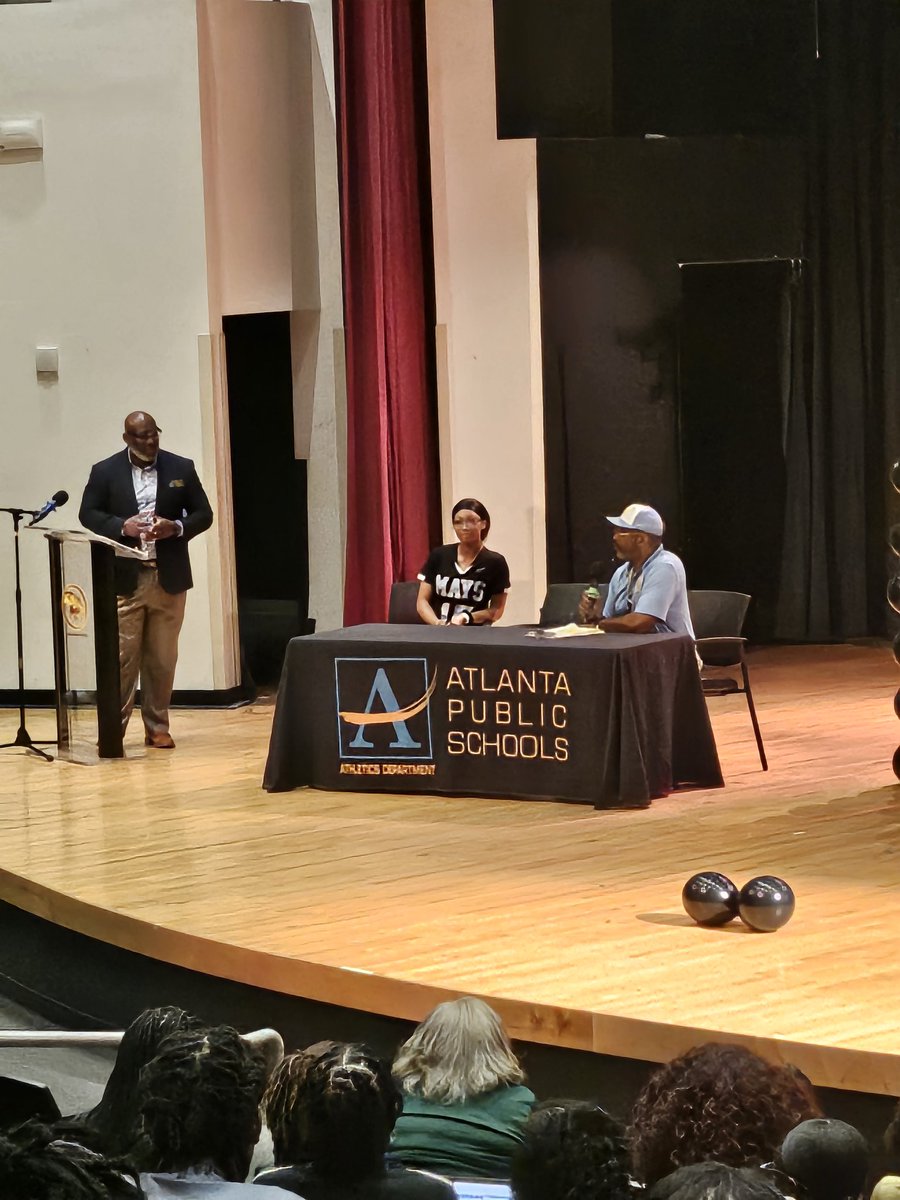 Today’s APS Fall Sports Media Day at Maynard Jackson was a success! 🏈🏃‍♀️🏐🥎 Shoutout to all the coaches and athletes from football, flag football, comp cheer, cross country, volleyball, and softball for showcasing your talent and energy! Go APS!!