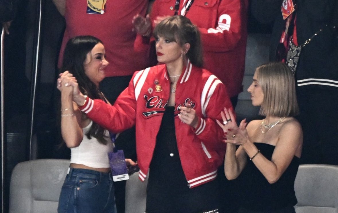 seedayIight13's tweet image. This jacket was such a serve. It’s a shame we didn’t see more of it