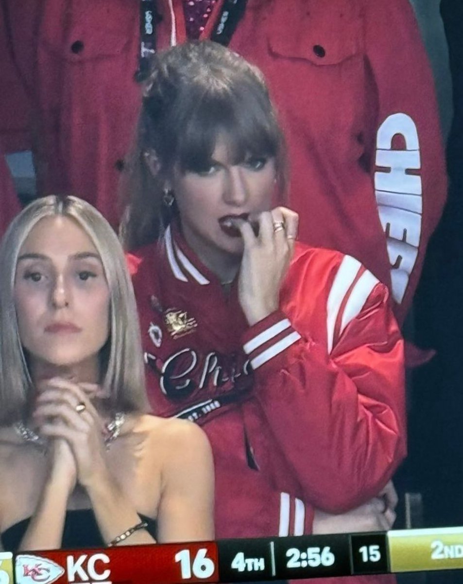 seedayIight13's tweet image. This jacket was such a serve. It’s a shame we didn’t see more of it