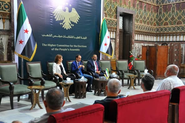 AhmadSY0309's tweet image. ترأس المهندس محمد أيمن المولوي اجتماعًا لوضع خطة استراتيجية لتطوير غرفة صناعة دمشق وريفها، شملت إعادة الهيكلة، التحول الرقمي، مراكز ابتكار، تشبيك محلي ودولي، قواعد بيانات بالذكاء الاصطناعي، وتعزيز دور الغرفة في دعم الاقتصاد الوطني.