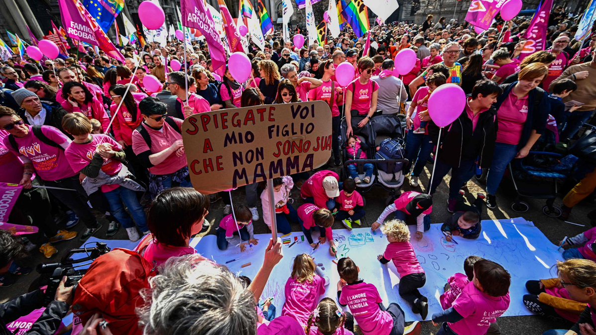 rep_milano's tweet image. La gioia delle due mamme: “Nostra figlia registrata, che grande emozione” milano.repubblica.it/cronaca/2025/0…