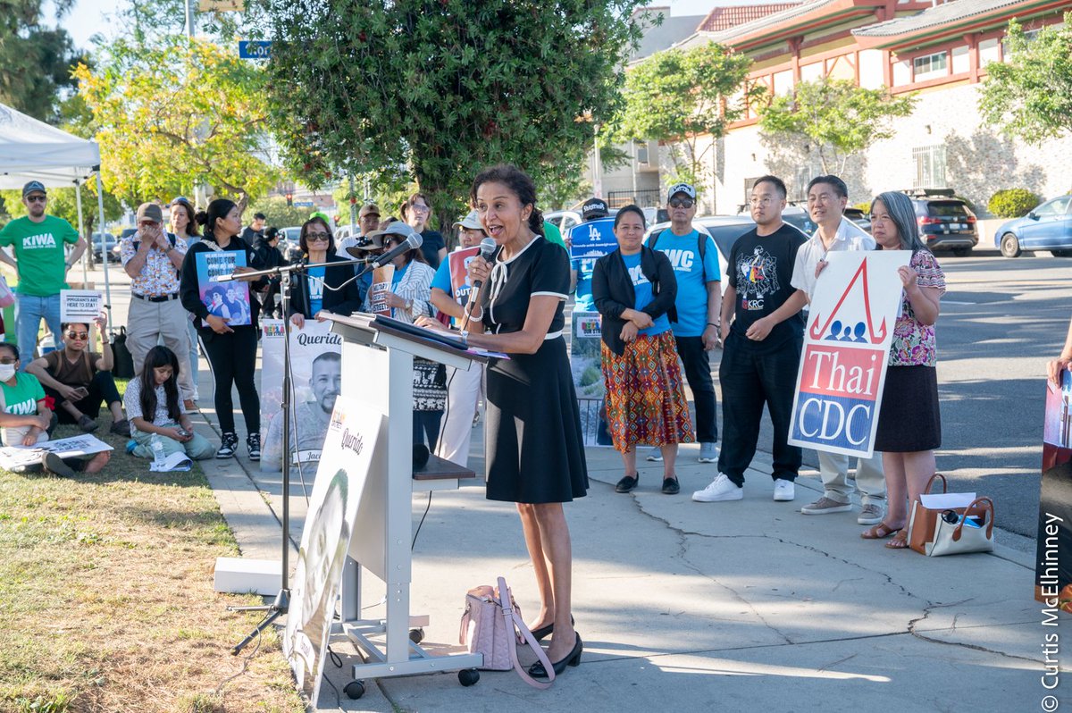 thaicdc's tweet image. #StopTheRaids 
🎥 Video: youtu.be/4rutpwnIXYs
🌆✊ On 7/10 we united to #ReclaimOurStreets at Seoul Intl Park — standing against ICE raids &amp;amp; uplifting our communities. 💜 Grateful to co-sponsor w/ @KIWA4Justice @ThaiCDC @LATenantsUnion @pwcscorg #CleanCarwashLA @KWLeeCenter