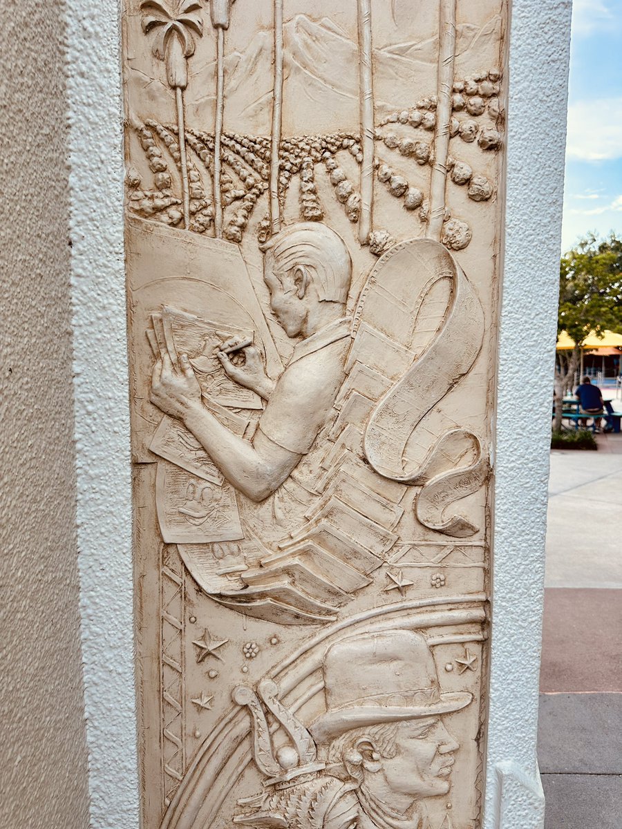 TPMvideos's tweet image. Never took time to appreciate the detail of the old MGM studios arch but just realized there’s carvings of animators animating Goofy & Donald. It’s a very cool art piece!