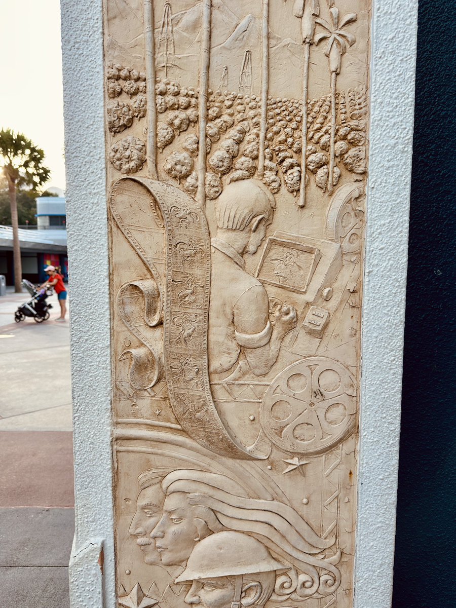 TPMvideos's tweet image. Never took time to appreciate the detail of the old MGM studios arch but just realized there’s carvings of animators animating Goofy & Donald. It’s a very cool art piece!