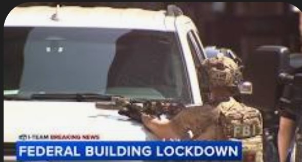 CoffindafferFBI's tweet image. The Dirksen Federal Building in Chicago is on lockdown and FBI Hostage Negotiators are reportedly working through a solution.
A man with a knife was in the lobby threatening.
#Chicago
#FBI