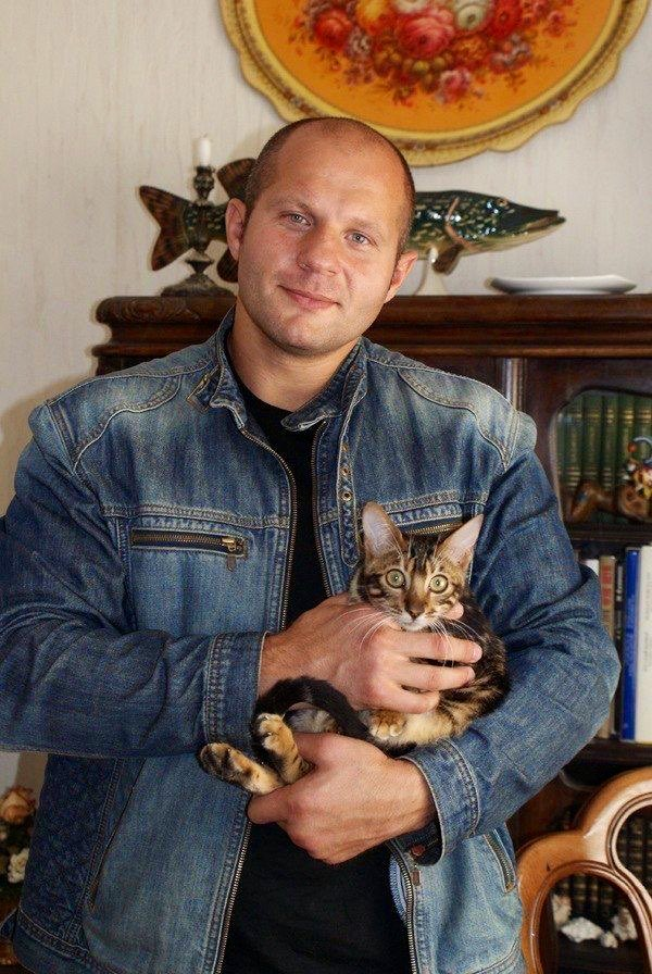 RWApodcast's tweet image. New RWA NEWS & SITREP episode is OUT! Topics include:
• Russia’s inborn anarchy keeping bureaucracy in check, sparing up fresh censorship idiocies
• The Pentagon unveils LUCAS: a Shahed in drag
• TRUMP TRUMP TRUMP — he’s everywhere, again
• Syria hands out its "Fell For…
