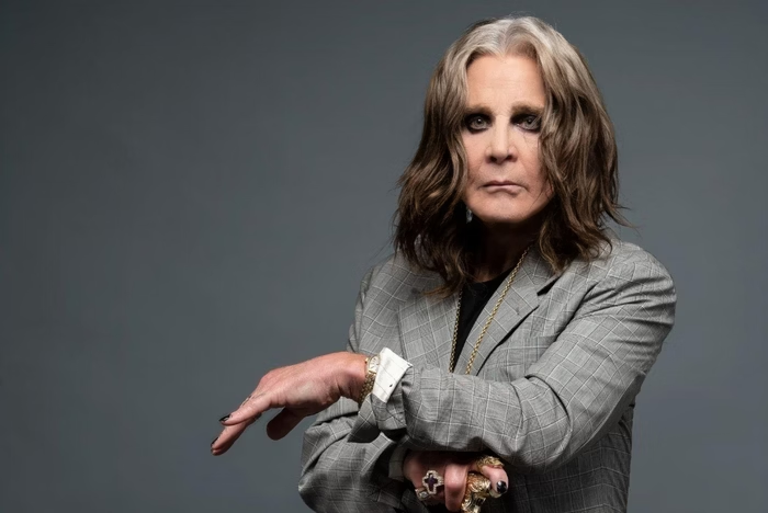 Metropoles's tweet photo. ➡️Última passagem de Ozzy Osbourne pelo Brasil teve 4 shows

Ozzy Osbourne morreu nesta terça-feira (22/7), aos 76 anos. Ele esteve no Brasil pela última vez em 2018

Leia: https://t.co/UcRgH3PHk6 https://t.co/hMIvnCLuXE