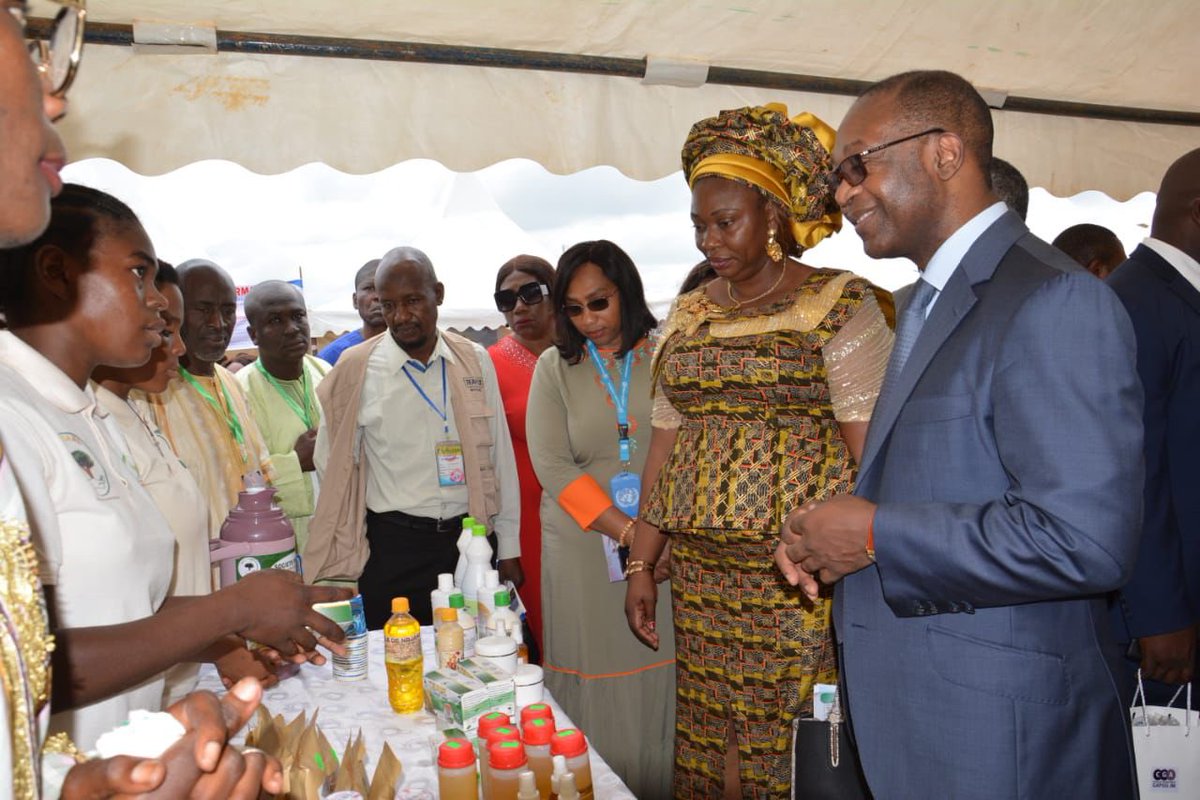 Saoudine08's tweet image. Présente à Bertoua pour le lancement des caravanes CGA du @MINPMEESA. Fière de voir les réfugiés artisans du Village Artisanal mis à l'honneur par le Ministre 🇨🇲. Inclusion, autonomisation, transition vers l’économie formelle : notre partenariat continue !
#AvecLesRéfugiés#Hope#
