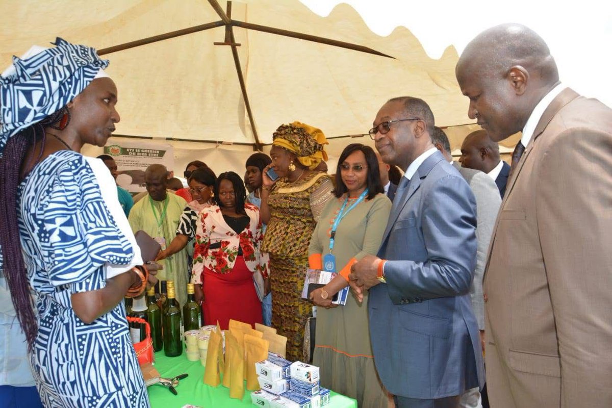 Saoudine08's tweet image. Présente à Bertoua pour le lancement des caravanes CGA du @MINPMEESA. Fière de voir les réfugiés artisans du Village Artisanal mis à l'honneur par le Ministre 🇨🇲. Inclusion, autonomisation, transition vers l’économie formelle : notre partenariat continue !
#AvecLesRéfugiés#Hope#