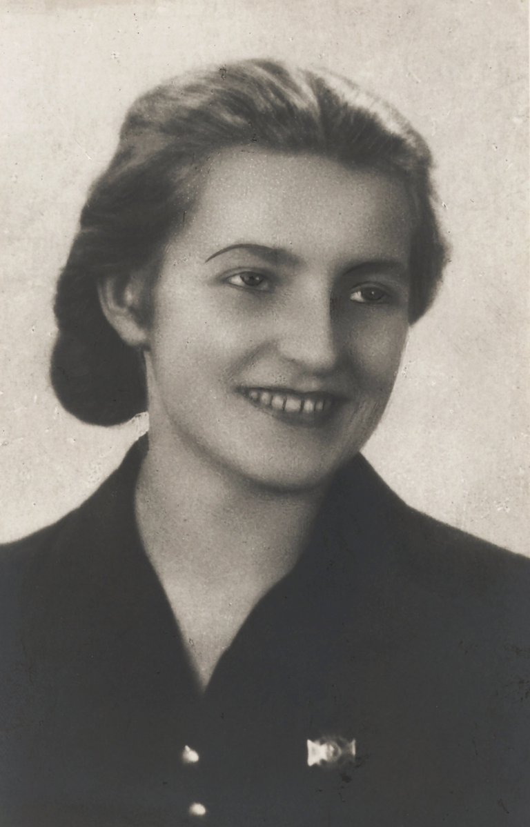ipngovpl_eng's tweet image. Olga Kamińska-Prokop, born 21 July 1922, ran from German-occupied Poland to join the resistance in Serbia.
Caught helping escaped British POWs reach Turkey, she was put in a Belgrade jail, where she gave birth to a son, then sent to Berlin.
To be guillotined there in 1943.