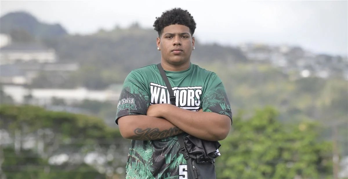 BrandonHuffman's tweet image. Honolulu (Hawaii) Farrington 2027 offensive lineman Isaiah Bertola holds double-digit offers but a couple of schools have been making a bigger push 247sports.com/article/double…