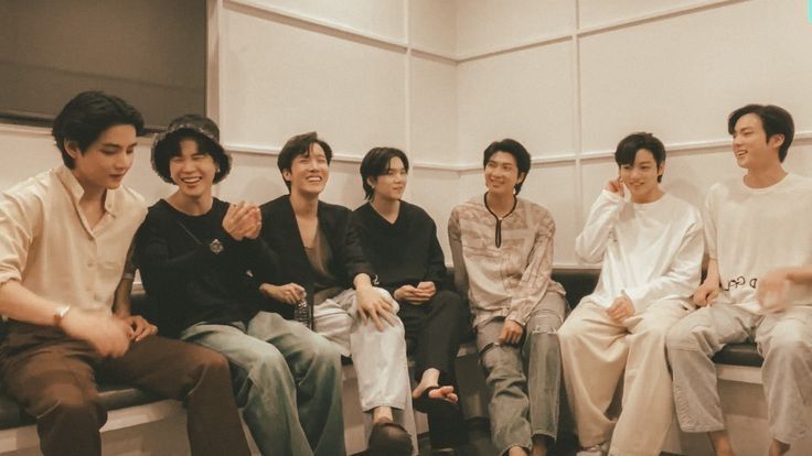 ترندینگ داریم قشنگااا
مایل به ریپ و ریت؟؟؟

BTS IS BIGGER THAN KPOP
BTS PAVED THE WAY
BTS FATHER OF KPOP