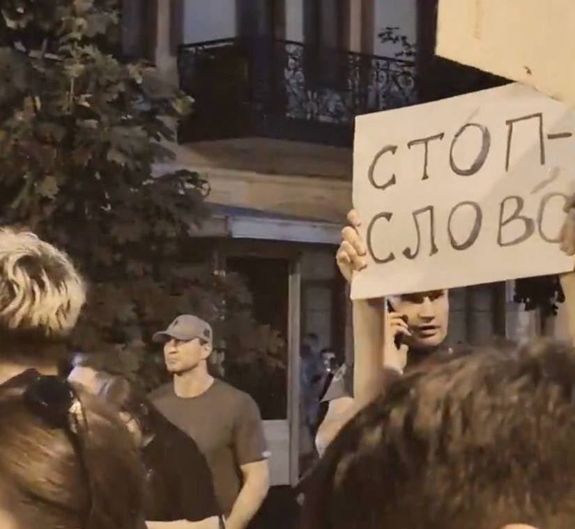 KyivPost's tweet image. Kyiv Mayor Vitalii Klitschko and his brother Volodymyr are joining the protests in central Kyiv against parliament’s move to strip key anti-corruption bodies of their independence.