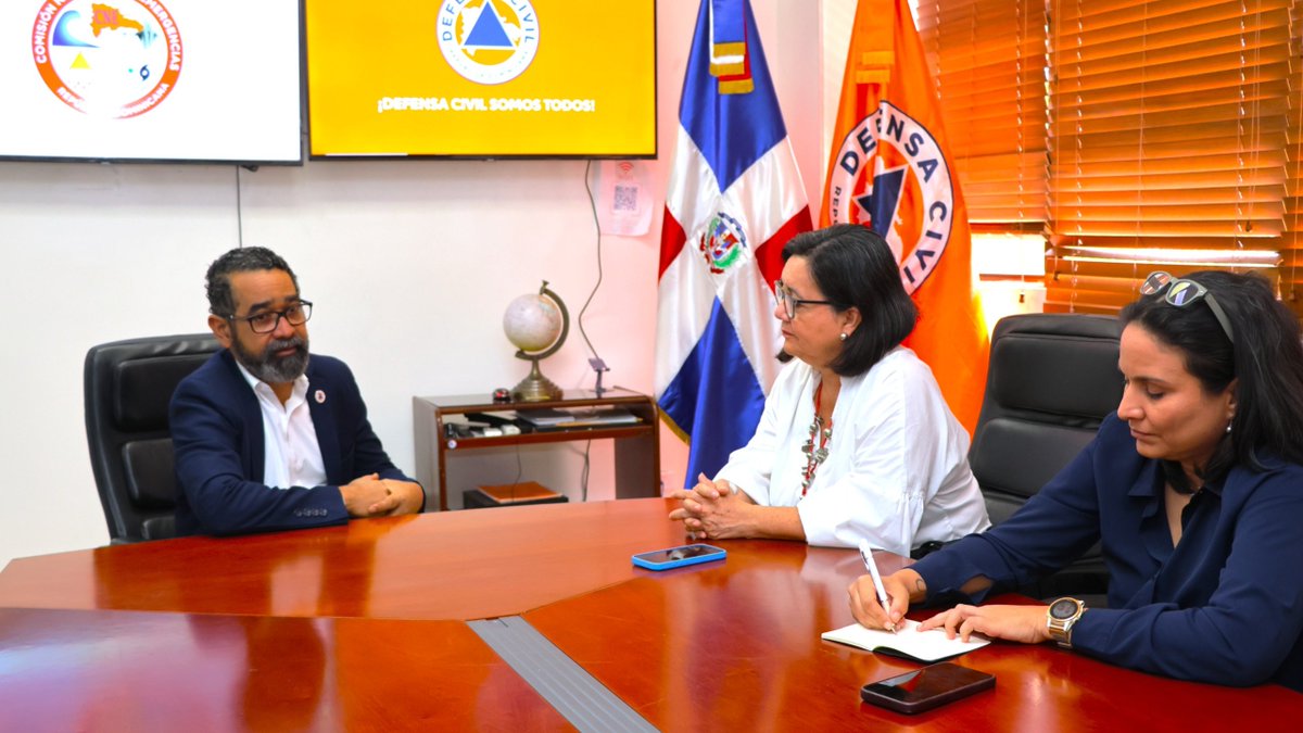 GabrielaAlv_WFP's tweet photo. Grato encuentro junto a @JuanSalasRD, director ejecutivo de la @DefensaCivilRD donde conversamos sobre las acciones de preparación y respuesta durante esta #TemporadaCiclónica 

@WFP_RD y @ONU_RD coordinamos el equipo técnico de emergencias para las Naciones Unidas. @JdelCSanchez https://t.co/nIindLbSIB