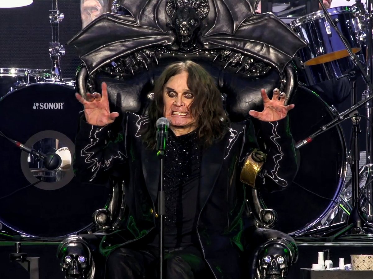 Well.
Damn.

Rest in peace, prince of darkness you absolute madman.

Of very few people can it be said, changed the very face of music.

Ozzy and Sabbath did.

He was holding on for that one last show. 

Legend.

#Ozzy
#OzzyOsbourne
