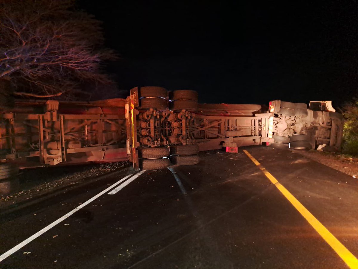 Time - 21:09
Date - 22 July 2025

Current Scene Update 

maps.google.com/?q=-28.327480,…

Overturned Truck at above location on the N2 heading towards Mtuba. Keiths Towing and Recovery on scene and recovery will commence shortly