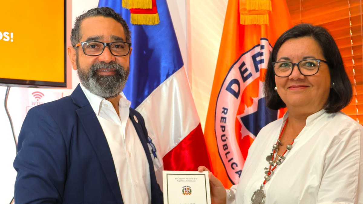 Grato encuentro junto a <a href="/JuanSalasRD/">Juan Salas</a>, director ejecutivo de la <a href="/DefensaCivilRD/">Defensa Civil RD 🇩🇴</a> donde conversamos sobre las acciones de preparación y respuesta durante esta #TemporadaCiclónica 

<a href="/WFP_RD/">WFP Rep.Dominicana | Programa Mundial de Alimentos</a> y <a href="/ONU_RD/">Naciones Unidas RD</a> coordinamos el equipo técnico de emergencias para las Naciones Unidas. <a href="/JdelCSanchez/">Julia del Carmen Sánchez</a>