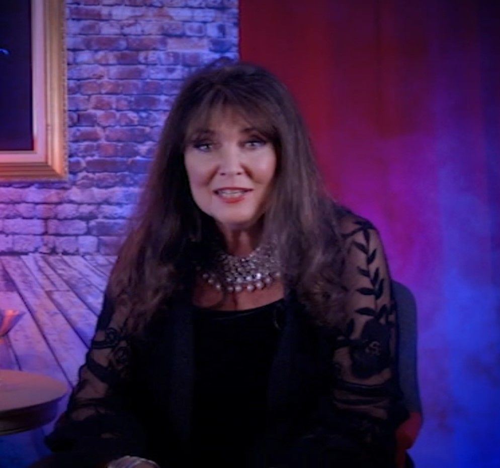 TalkingPicsTV's tweet image. #CarolineMunro meets some "old fiends" in ⚰️ THE CELLAR CLUB at 10:15pm with #PeterCushing in Hammer's THE REVENGE OF FRANKENSTEIN (1958) followed by #DavidHemmings #FloraRobson in FRAGMENT OF FEAR (1970). So don't be late, Caroline's waiting... #TPTVsubtitles
