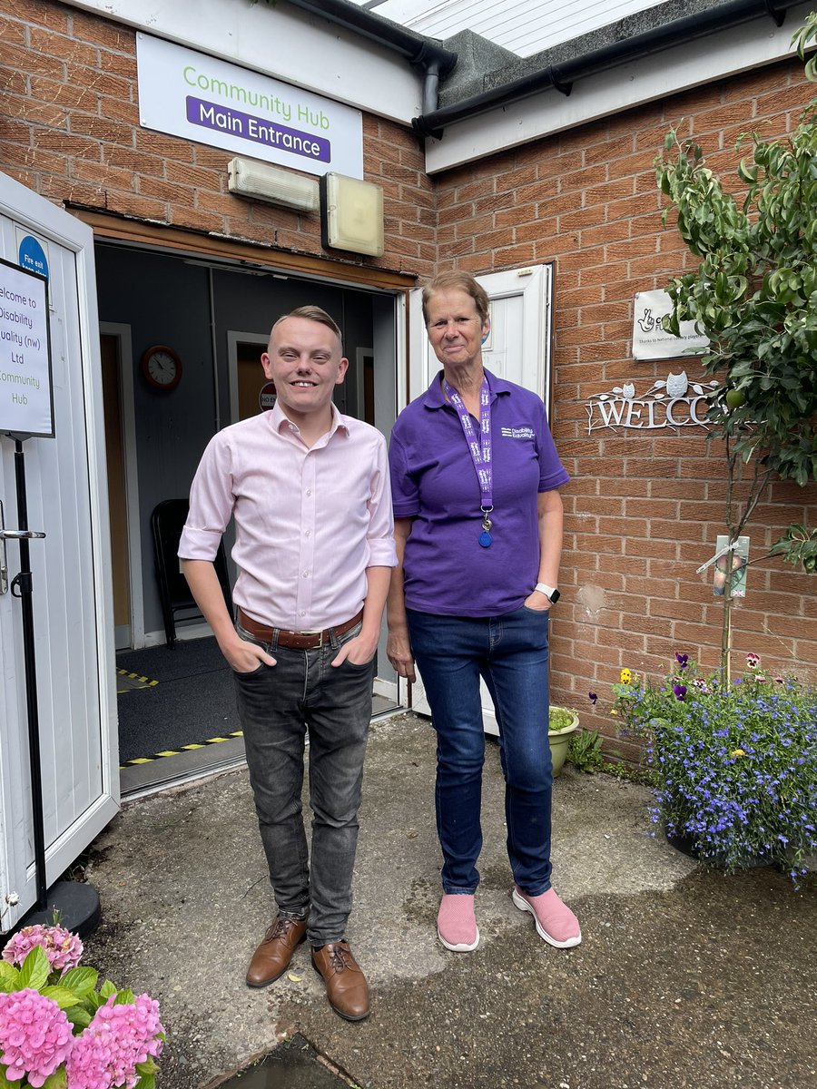 connord_291's tweet image. Thank you @DIsabilityNW for showing me around your new Community Hub this afternoon!
Insightful discussions around supported banking and Direct Payments, and Access Cards.
DENW do vital work here in #Preston and across the region. Give them a follow and show your support!