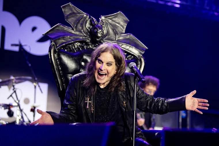 MadViolet13's tweet photo. RIP, #OzzyOsborne, Legendary #PrinceofDarkness. 🖤

So apparently he did his Final Farewell Tour, and then just... farewelled. 😭😭😭😭😭😭

#BLACKSABBATH https://t.co/IVzT3iM232