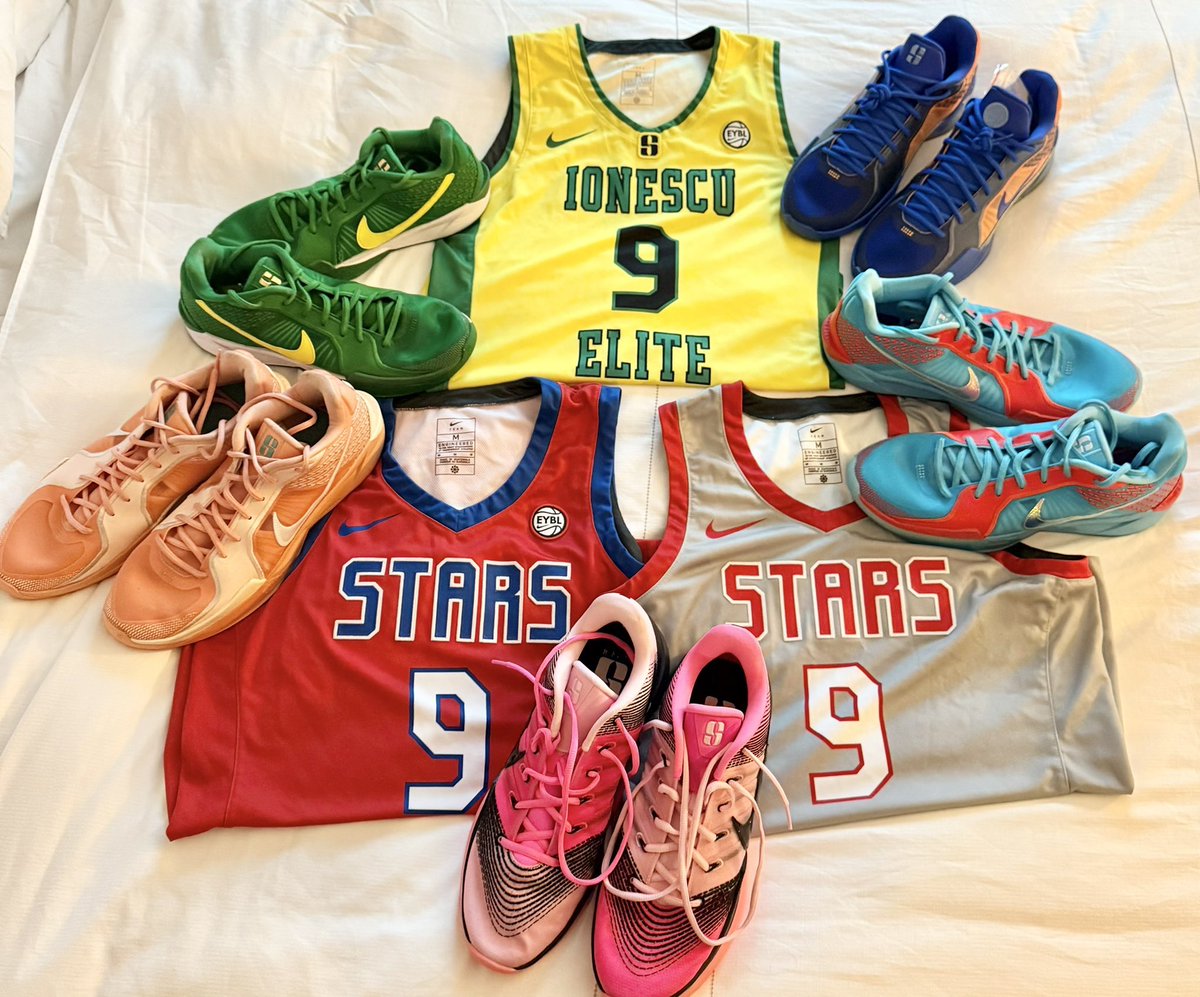 WCGHoops's tweet image. 🙏🏼
Our Cal Stars 2025 group wrapped the season 33-7 overall (no losses outside of Nike EYB) and 12-4 in @NikeGirlsEYBL play (including exhibition game). We went 2-1 in Nike Nationals pool play, took 1st in our pool, and earned a Platinum Division bracket spot. We battled our way…