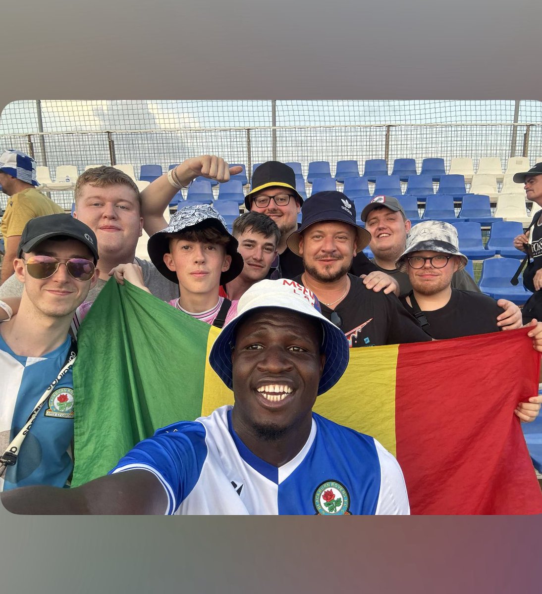 peteybrfc1875's tweet image. Fair play to @makhtar96738 and @augustuskargbo for coming over, legends #rovers