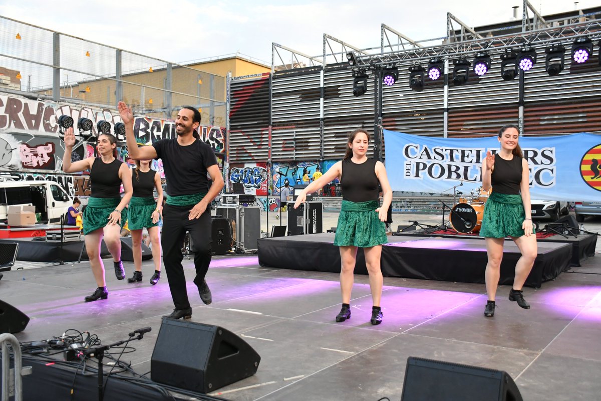 sants3radio's tweet image. Els Geganters i Diables del Poble-sec donen el tret de sortida a la #FestaMajor amb el tradicional #pregó.❤️‍🔥
Al #SantsMontjuïcAlDia escoltem reportatge del pregó i primer cap de setmana de festa al #PobleSec.

🎧Audio👉go.ivoox.com/rf/153584507
📰Notícia📸👉el3.cat/noticia/102574…