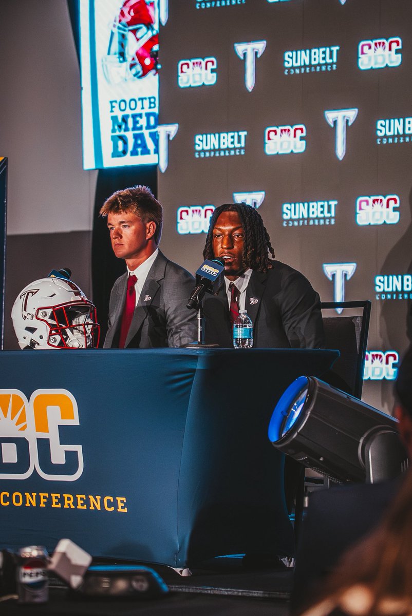 TroyTrojansFB's tweet image. 𝗢𝗻 𝘁𝗵𝗲 𝗠̳ 𝗔̳ 𝗜̳ 𝗡̳ 𝘀𝘁𝗮𝗴𝗲.