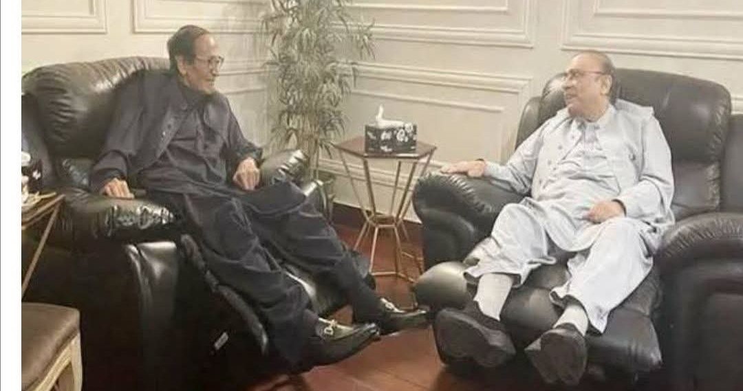 Voice121London's tweet image. 🔴ہمارا مستقبل عظیم اور
🟢محفوظ ہاتھوں میں ہے
🥸پاکستان کے ہونہار سیاستدان ،
😎ایک ٹانگوں سے معذور اور دوسرا
⛔️سننے اور بولنے سے معذور