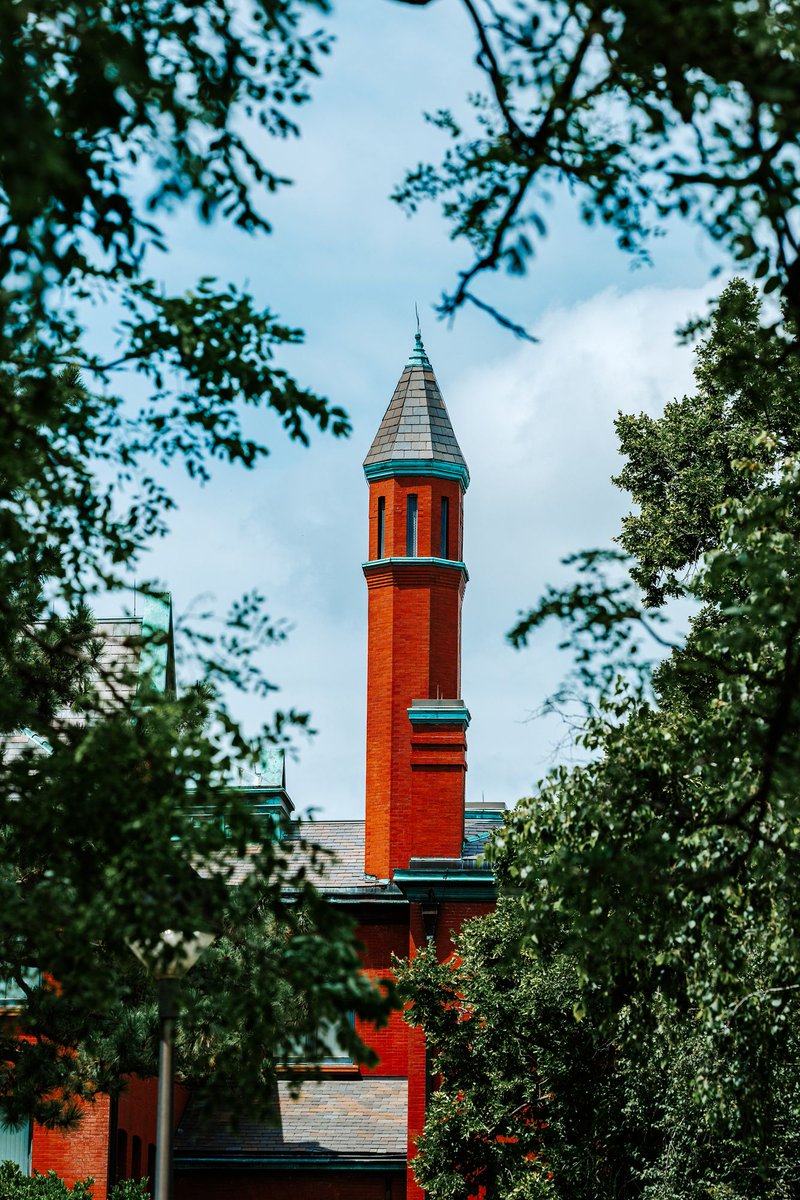 UNLincoln's tweet image. Summer finds a way to bring out the serenity of campus 😌