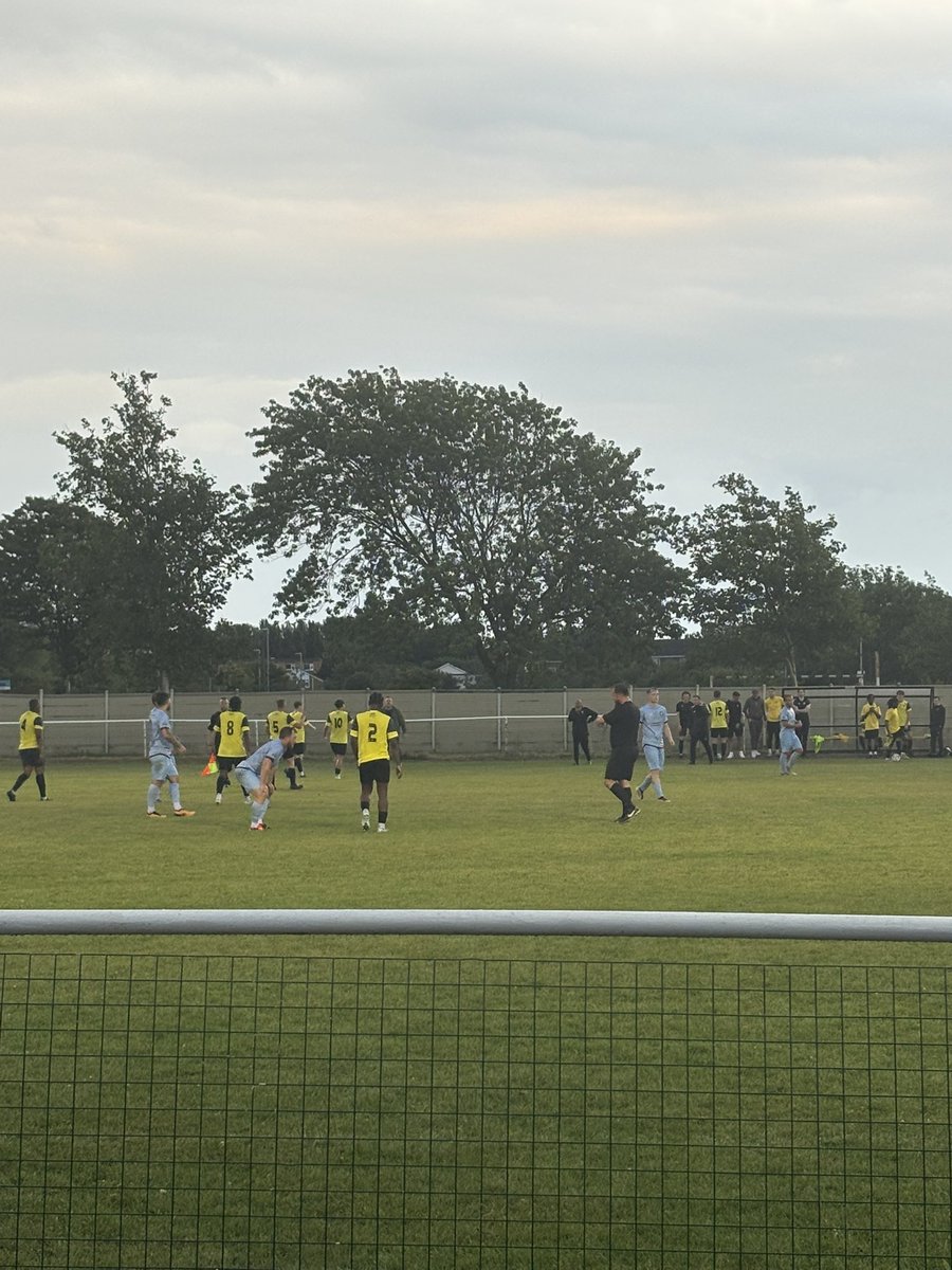 EastThurrockCFC's tweet image. HALF-TIME!
SM 1 - 1 ETCFC
Some great football from the Rocks sees us make the game level just before the halftime whistle.
#COYR #ETCFC