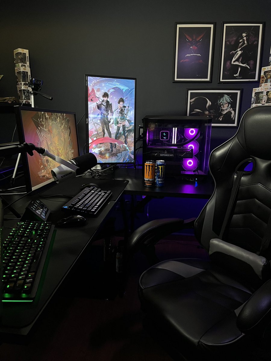 BerxorSlays's tweet image. 2 horas limpiando el set up 🫠 (polvo, cables, mueble, mouse pad) pero ya quedó al toque 🤌🏼