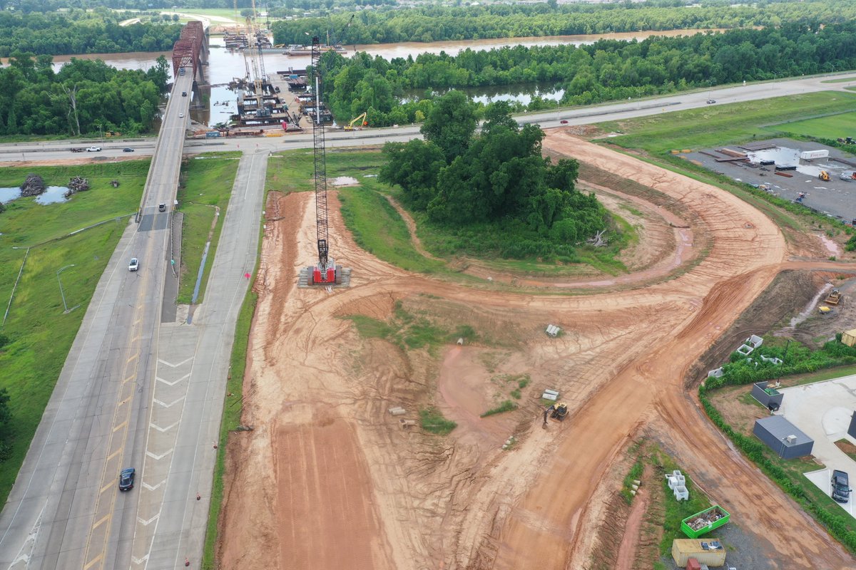 La_DOTD's tweet image. DOTD advises motorists that the ongoing project Jimmie Davis Bridge replacement project is moving forward, with construction progressing on the LA 511 approaches.
🔗wwwapps.dotd.la.gov/administration…