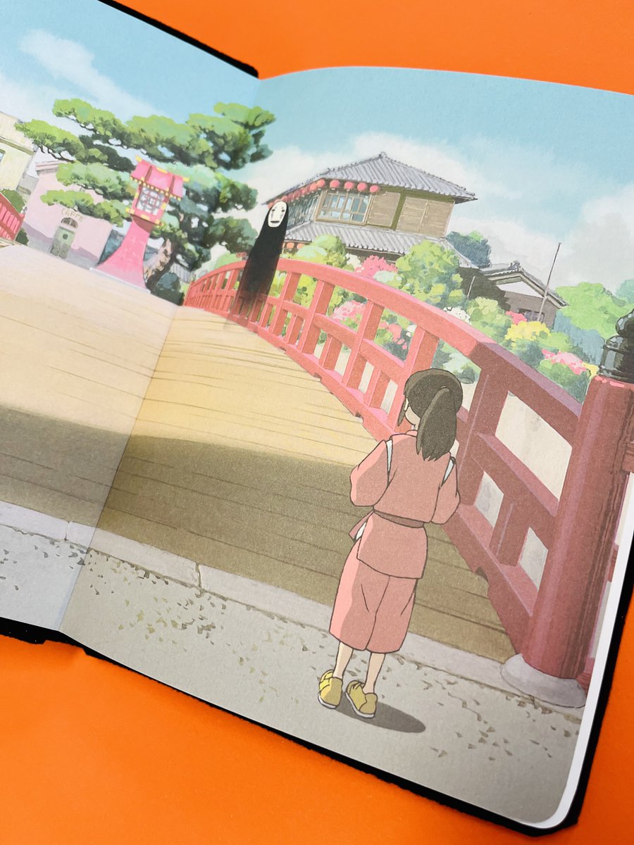 Le Voyage de Chihiro est de retour dans les cinémas Pathé ce mois-ci 🎬🐖 #studioghibli

Le cahier de croquis et le carnet ligné peluche officiel sont toujours disponibles en librairie, accessoires idéaux pour vous accompagner toute l'année 📔📚