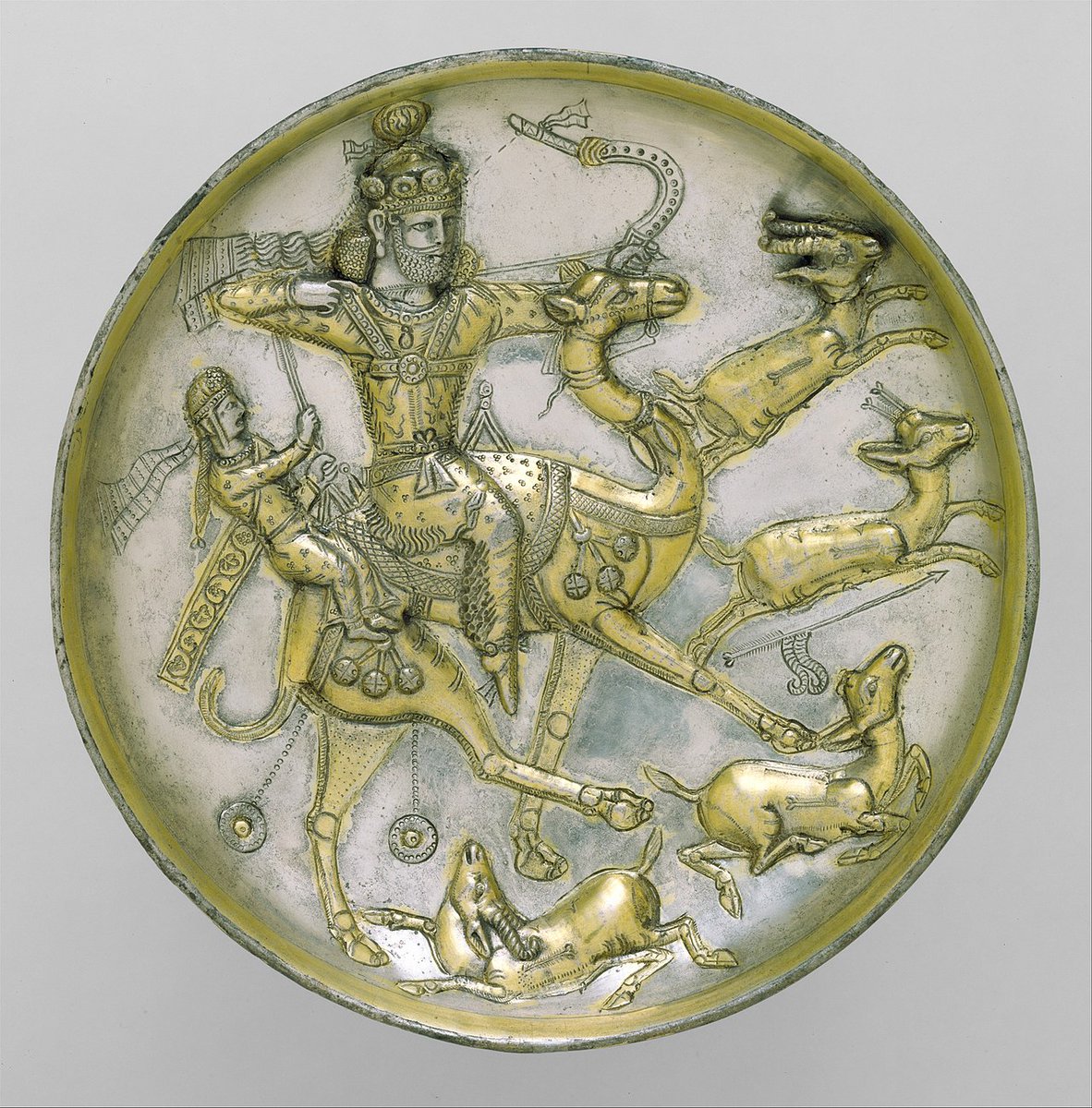 Gandaberunda4's tweet image. Sassanid Bahram V could have married a daughter of Emperor KumaraGupta I, and received the port of Debal as dowry.
Sources that hint at such a possibility: Haft Peykar, Shahnameh, Tarikh al-rusul wa al-muluk lit.
Probably Hans Bakkers theory of anti Hunnic war is right.
