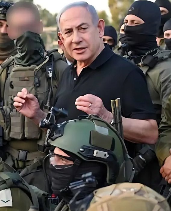 Ario1401's tweet image. این مرد دو تا شاهکار در جنگ ۱۲ روز انجام داد
زیر ساخت های منابع انرژی و آب رو نزد چون میدونست بزودی بحران کمبود آب و برق در کشور فراگیر میشه و بهونه دست این جاکشا نداد ، خامنهای رو هم با وجود اینکه تو تیر راسش بود هلاک نکرد ، چون میدونست اگر خامنهای رو حذف کنه اصلاحطلبان که به…