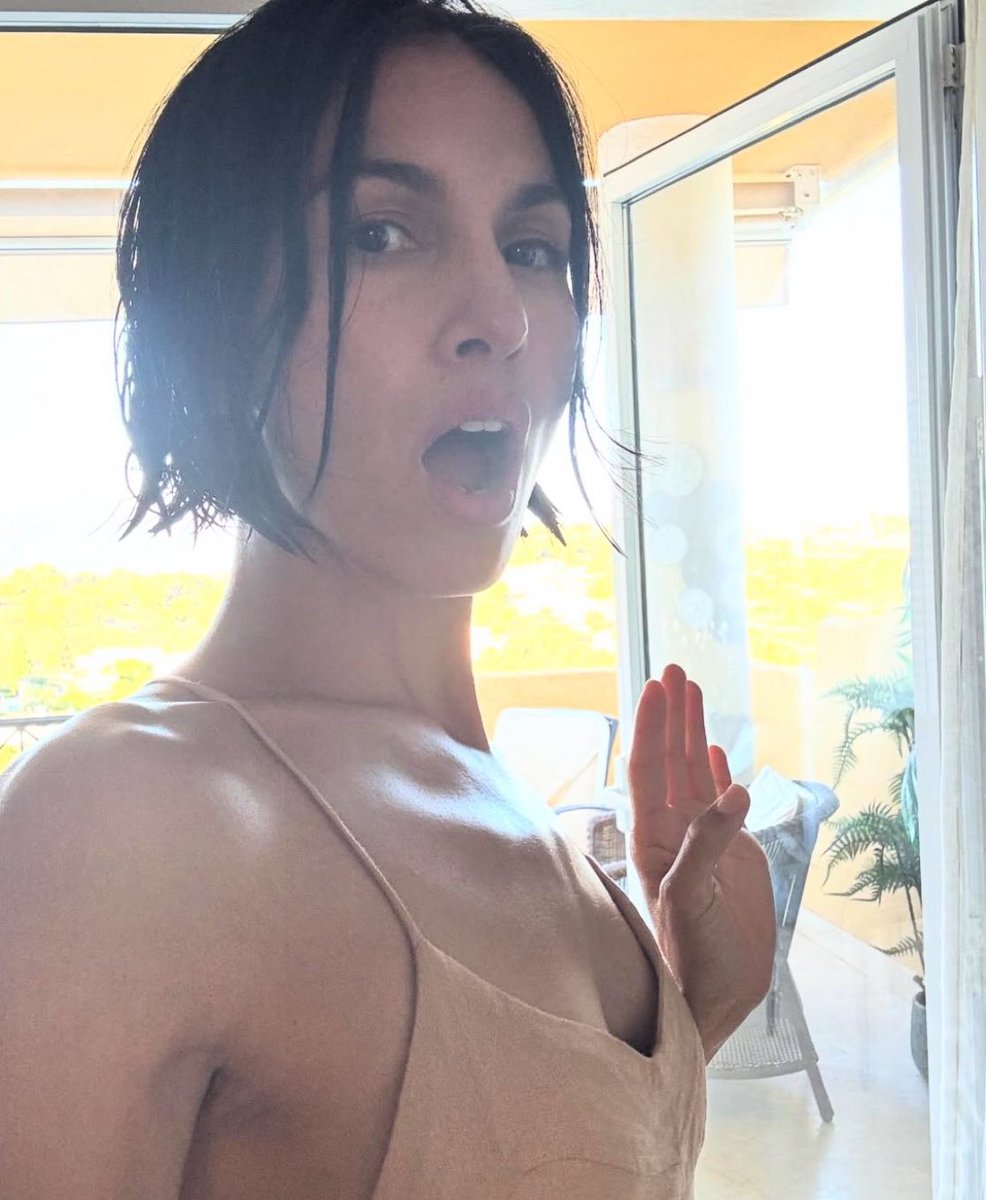 GeeklyGoods's tweet image. DAREDEVIL star Elodie Yung in a new post:
“And cut 😈”
ELEKTRA IS BACK?!!!!