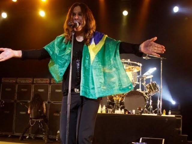 otavi0XI's tweet image. A foto do Ozzy com a bandeira do Brasil, poderia só mais um caso de um cantor homenageado o país que está se apresentando... Se esse show não fosse em LA PLATA, ARGENTINA 📍
KKKKKKKKKKKKKKKKKKKKKKKKKKKKKKKKKKKKKKKKKKKKKKKKKKKKKKKKKKKKKKKKKKKKKKKKKKKKKKK